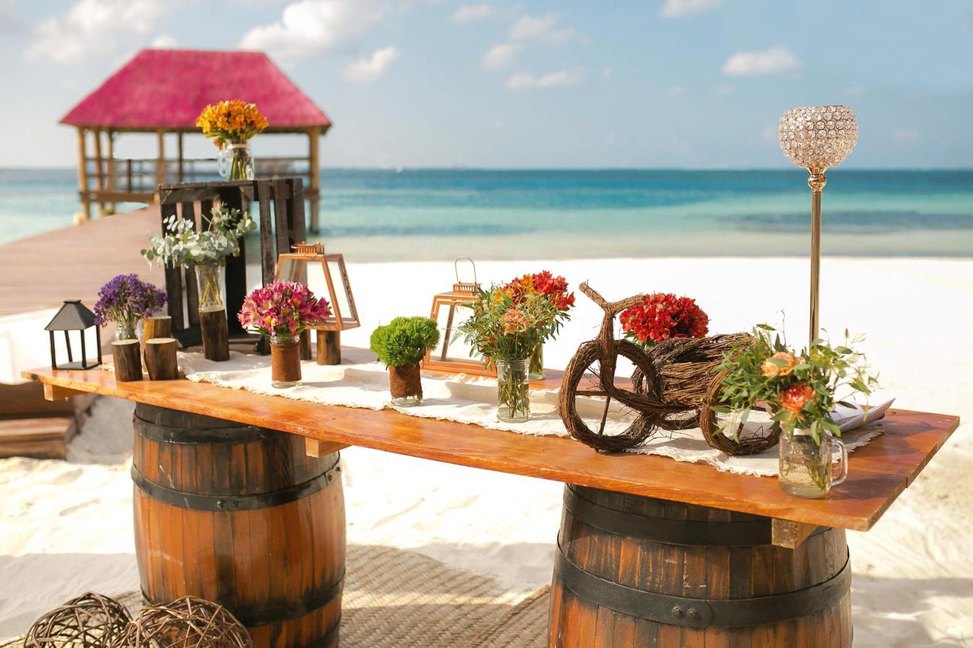 Grand Oasis Palm Hotel Cancún Exterior foto Beach wedding at the Grand at Moon Palace